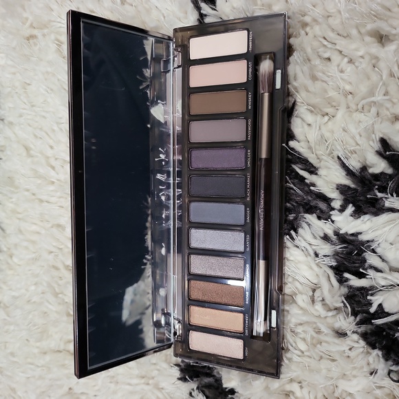 urban decay naked eyeshadow palette - Picture 2 of 4